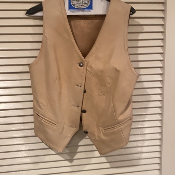 Absolutely wonderful leather vest . In EUC CONDITION. Vests are  the rave - Picture 2 of 5